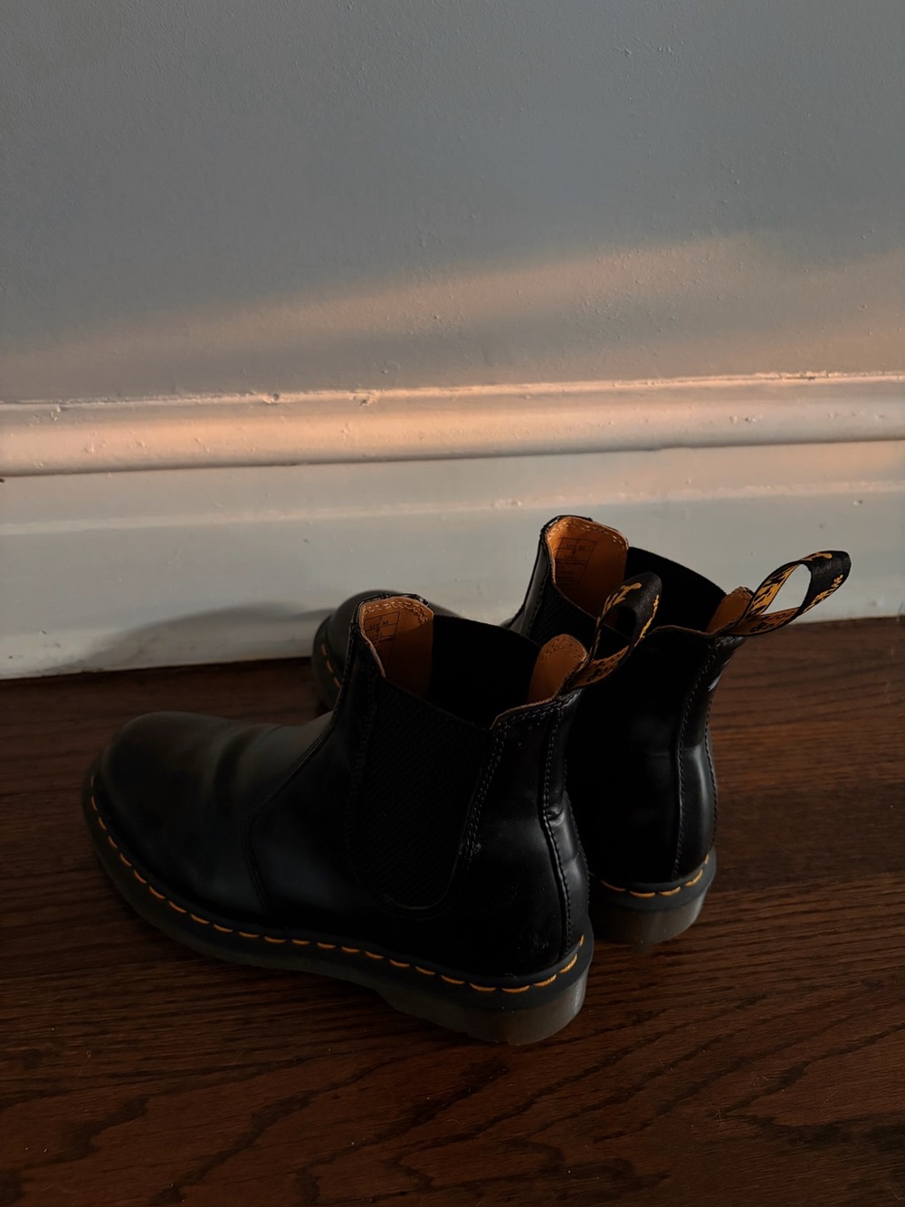 Doc Martens Chelsea Boots 8 Womens USA View 4